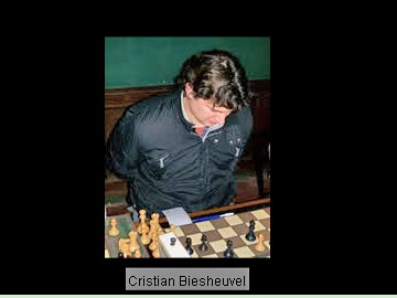 Cristian Biesheuvel sigue atentamente una partida