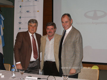 Altieri y Baldo sellan el acuerdo con Aeropuertos Argentina 2000, en el 2007