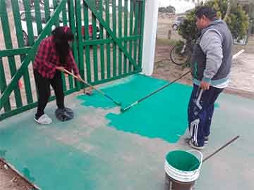 La Colectividad Boliviana presente con tareas de pintura