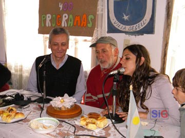 Jose Luis,  Pablo y Lorena pidiendo los deseos