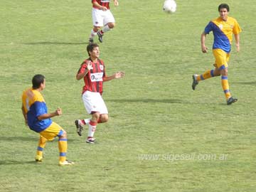 Atltico no pudo con el puntero Juventud (foto de archivo)