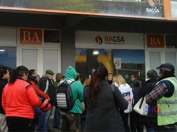 Vecinos reclaman frente a BAGSA. Presentaran un amparo colectivo