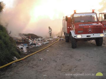 Bomberos: entre incendios de pastizales y accidentes....