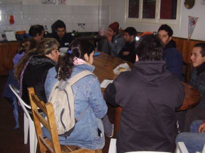 Aspirantes a Bomberos en plena clase    