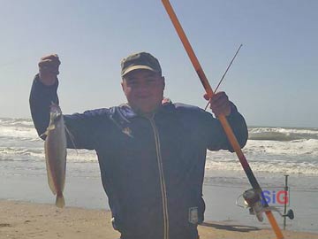 El geselino Daniel Oviedo y la pieza que lo llev al segundo premio (foto D Oviedo)