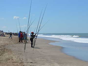 La familia acompa a los pescadores en un excelente dia