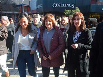 Armando, Bullrich y Grinspun durante la recorrida por el centro de la Ciudad