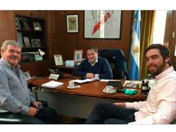 Baldo con Alex Campbell y Owen Fernandez, en despachos de la Gobernacin