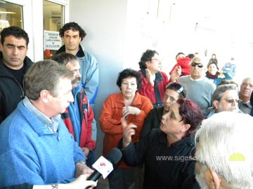 Este miercoles Ciambotti recibi a los vecinos en la puerta del Municipio