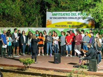 Los Encuentros Corales en un anfiteatro natural nico (foto archivo verano 2022)