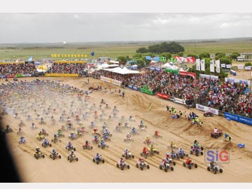 El Enduro del Verano se destaca por lo convocante: un gran show de motos en la arena