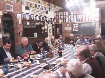 El ameno dialogo con los rotarios (foto Prensa Municipalidad de Villa Gesell)