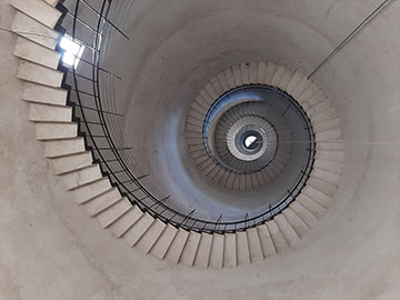 La artistica mirada de la escalera al faro.. no se puede usar, no tiene seguro