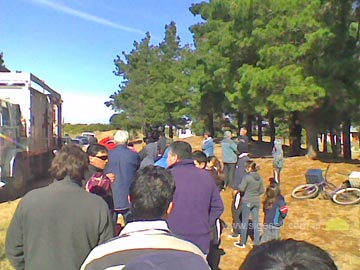 a la cola para esperar la garrafa la hicimos en la Plaza de Monte Rincn