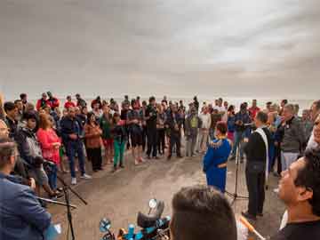 Acto en el Muelle, con la presencia de guardavidas