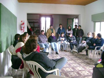 Una imgen del encuentro en el Comit General Belgrano (Foto JR Gesell)