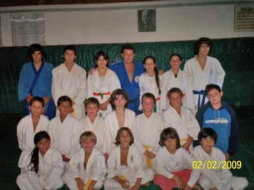 El grupo de Judo que realiza actividades en el Club Espaol