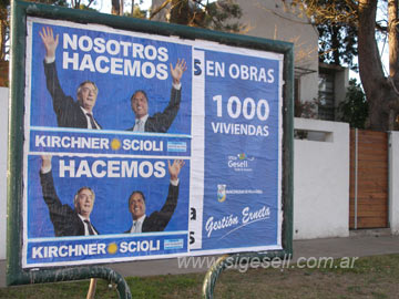 Estos carteles solo aparecieron en la maana de la visita de Scioli, despues los taparon