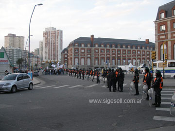 Cordon policial frente al complejo casino