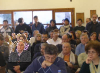 Luis Lopez Matteus (recuadro enfocado) durante la asamblea que vot el aumento        