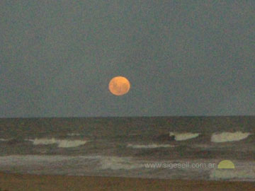 Otra vez la luna ofreciendo un espectculo singular, esta vez acompaada de marte