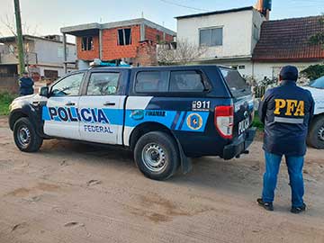 La Policia Federal actu en el allanamiento, se secuestraron los celulares de la familia