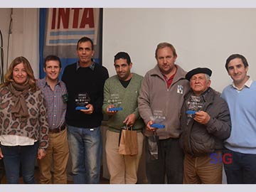 Thista, Medina con otros productores y tecnicos del INTA (Foto web INTA)