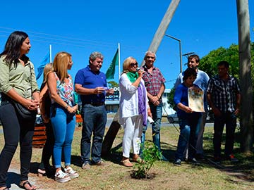 Baldo, Concejales y el secretario Angelini durante el reconocimiento