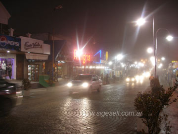 El Centro Comercial bajo la espesa niebla