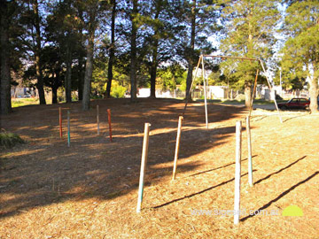 Restos de juegos: la Plaza de Monte Rincn en estado de abandono