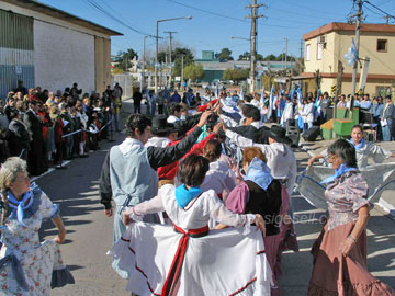 La Aqgupacin Querandi hoy festeja el dia del Folclore