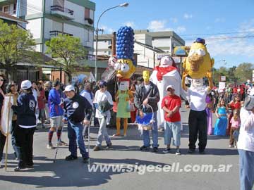 Arco Iris presente en el desfile