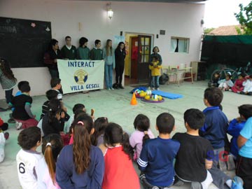 Jovenes rotarios compartieron una actividad recreativa en la Escuela 7