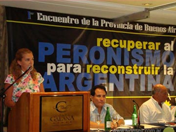 Claudia Rucci habla en el encuentr de Mar del Plata (foto Patricio G. Sanchez)