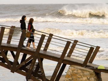 Paseito por la Rambla, con el mar muy agitado