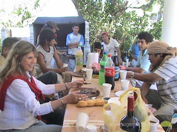 Mercedes Taurizano y un almuerzo con obreros de la Construccion