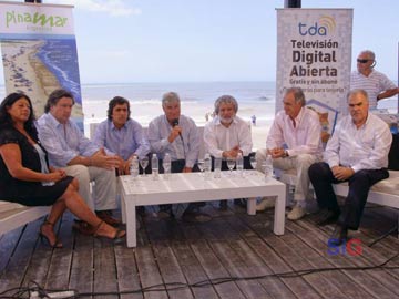 Altier y Erneta durante la presentcin de la nueva estacion de Television