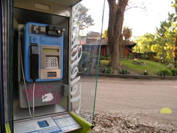 este es el telefono pblico ubicado en 304 y 205, de Barrio Norte