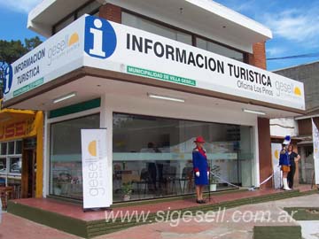 Foto de archivo: la inaguracin de la oficina de informes de Los Pinos, en el 2006