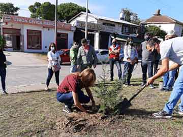 La conduccion de la UCR y un emotivo acto en memoria de la mayor tragedia argentina