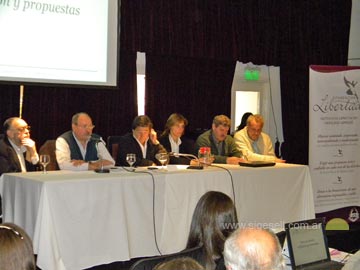 Martn, Gobbi, Porrua, Baragiola, Baldo y Ruau durante la presentacin en Mar del Plata