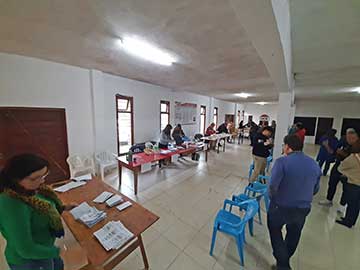 El momento del escrutio: seis de las siete mesas fueron presididas por mujeres