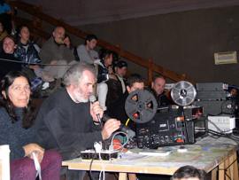 Foto de archivo: Sergio CInalli y el proyector Super 8 en la Casa de la Cultura de Gesell