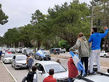 Numerosos jvenes participaron de la convocatoria, y organizaron la bienvenida