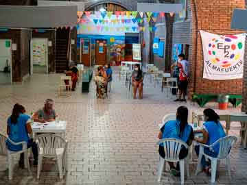 La vacunacion se realiza en la Escuela 2 Almafuerte, previa inscripccion en la web 