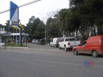 Ayer se vieron colas para cargar combustibles, hoy, si no llega, podra faltar